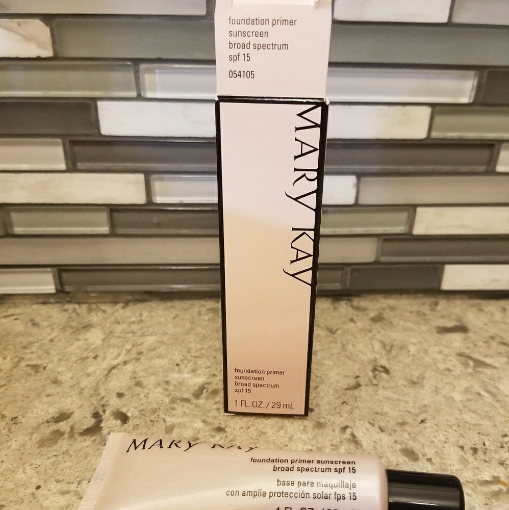 Mary Kay foundation primer sunscreen broad spectru